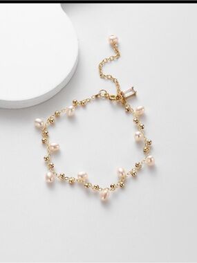 BRAND NEW - Real Freshwater Pearl Wreath Bracelet.